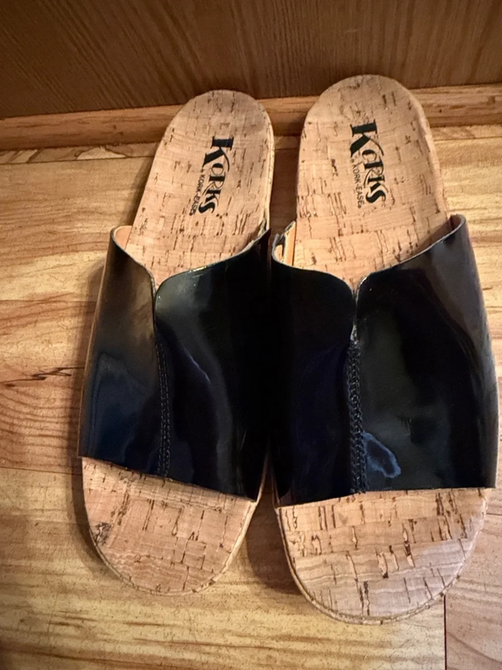 Korks by Kork-Ease Tutsi Sz 9 vegan shiny black slide sandals cork platform EUC
